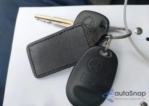 2015 Toyota Sienna Le 8 Passenger z USA, uszkodzony, nr VIN 5TDKK3DC2FS679493